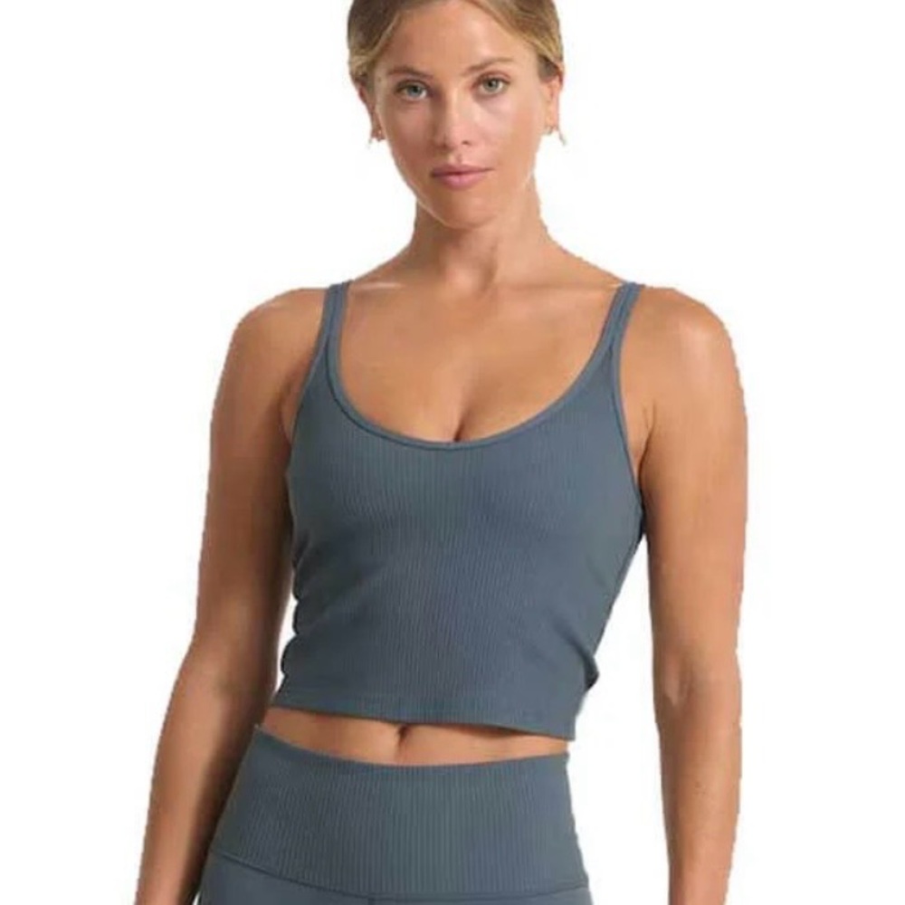 Vuori Ribbed Scoop Neck Tank Top in Slate Blue